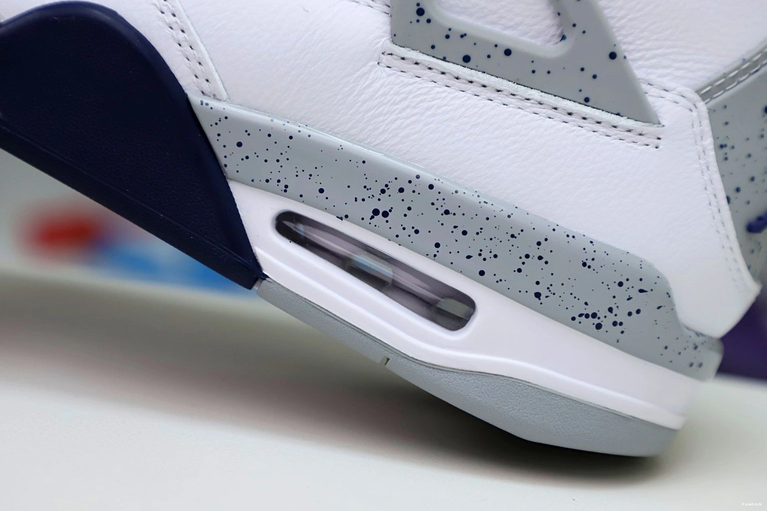 JORDAN 4 RETRO NAVY